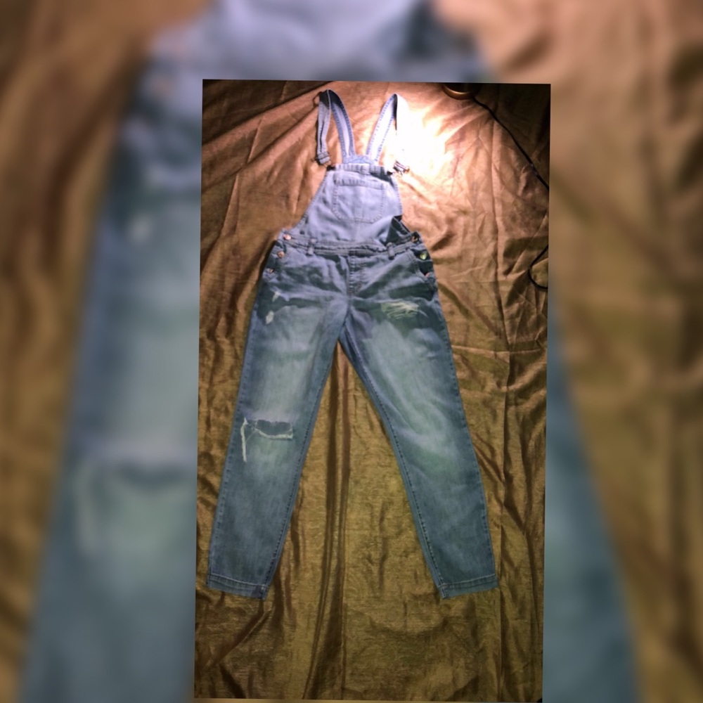 Forever 21 blue distressed jeans